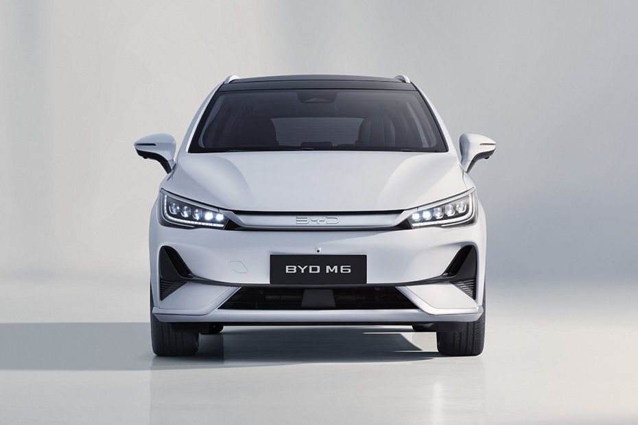 Sewa BYD M6